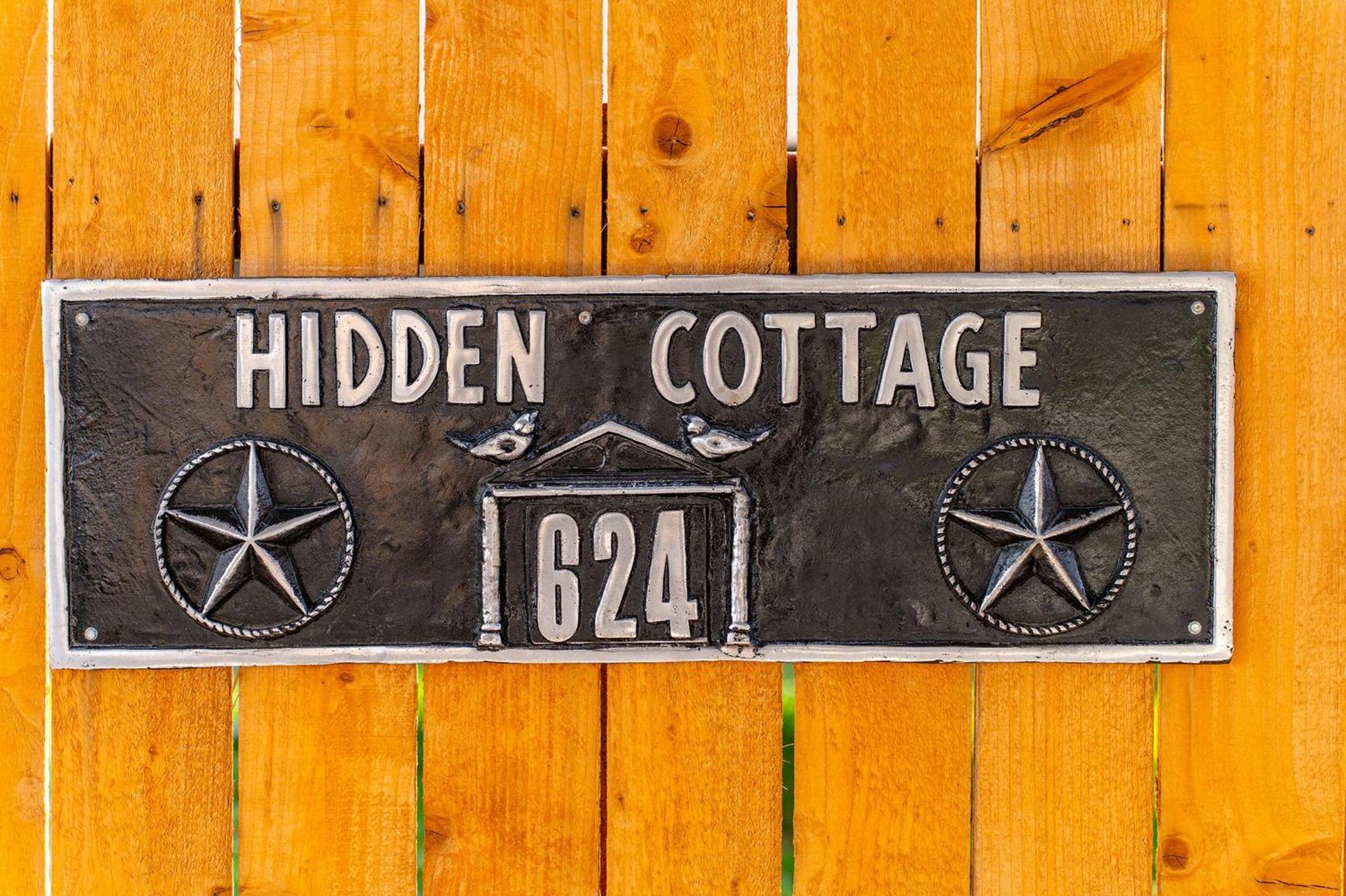 Hidden Cottage Mins To Main St And Sleeps 4 Fredericksburg Eksteriør billede